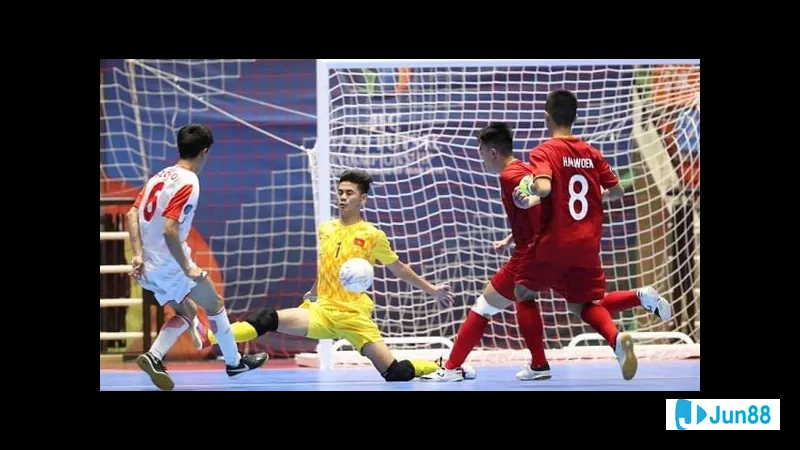 Thủ môn đang tập luyện