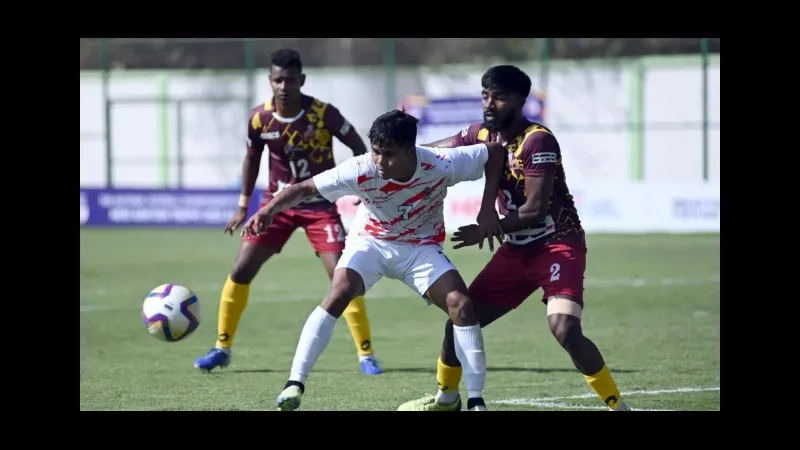 Cầu thủ Meghalaya và Services tranh chấp bóng trên sân - Lịch sử đối