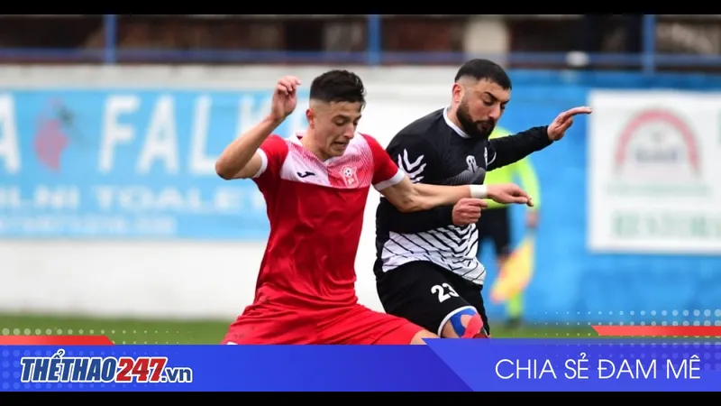 Cầu thủ Mykonos và Aias Salamina tạo cơ hội ghi bàn trong trận đấu