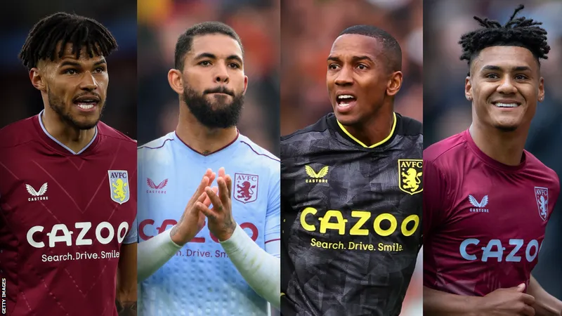 Cầu thủ Aston Villa nhảy vọt để tranh bóng với cầu thủ Newcastle