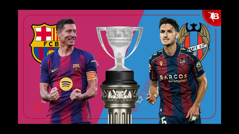 Cầu thủ Barca và Levante tranh chấp bóng trên sân
