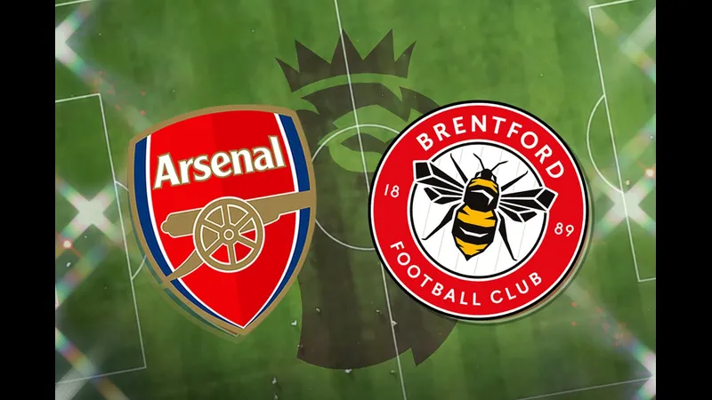 Cầu thủ Brentford và Arsenal tranh chấp quả bóng trên sân cỏ