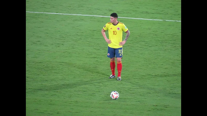 Cầu thủ Cucuta tìm đường thoát khỏi sự áp đảo của Ind Medellin