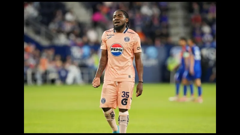 Cầu thủ Genesis đang tấn công mạnh mẽ trước Motagua.