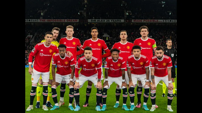 Cầu thủ West Ham và MU tranh chấp bóng trên sân - Lịch sử đối