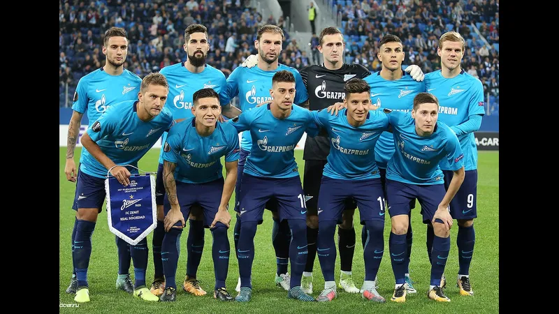 Cầu thủ Zenit tạo cơ hội ghi bàn trước CSKA Moscow